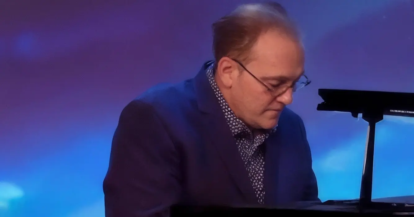 Jury hoort iets achter hun rug wanneer ze zich omdraaien zijn ze sprakeloos