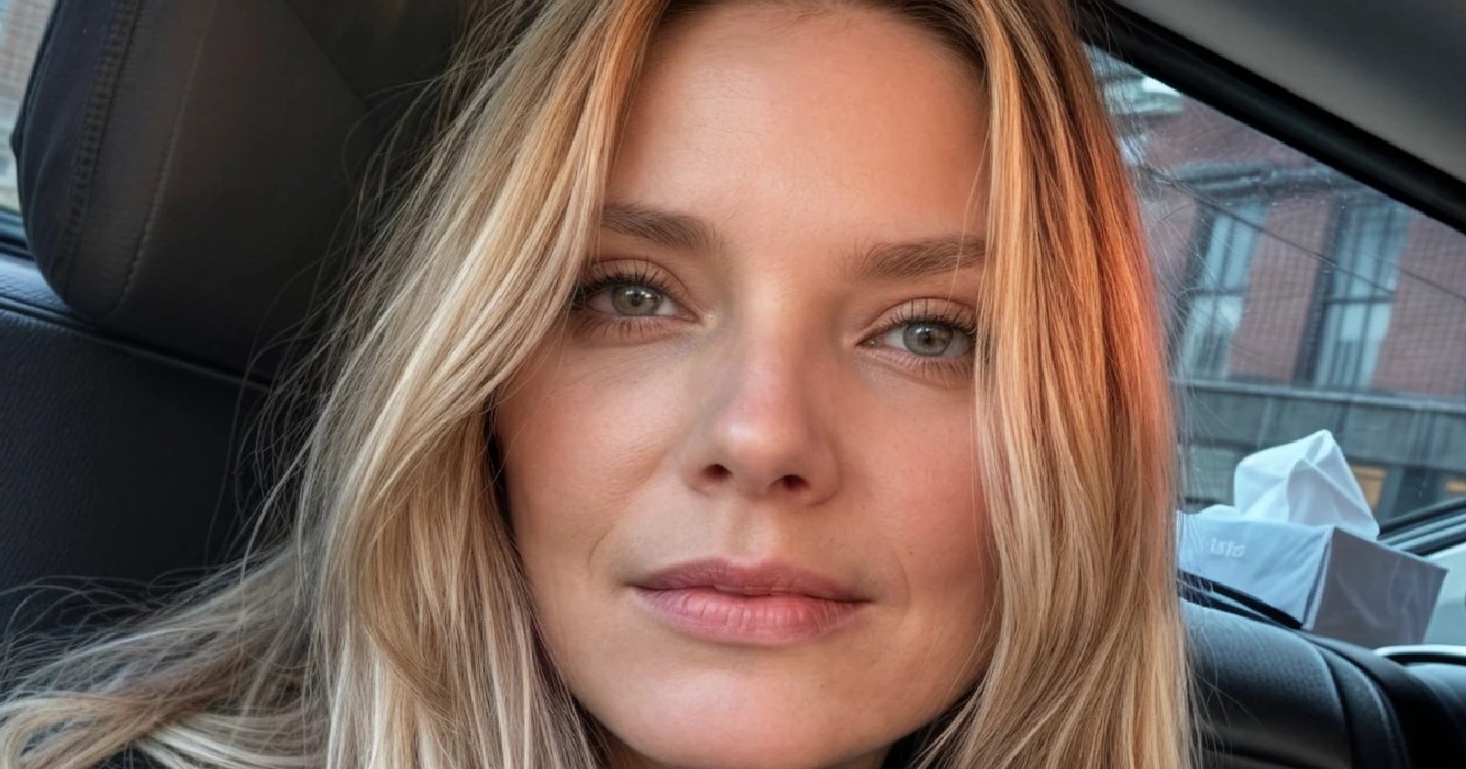Michelle Pfeiffer (65) deelt selfie zonder make-up en wordt “mooiste vrouw ter wereld” genoemd 