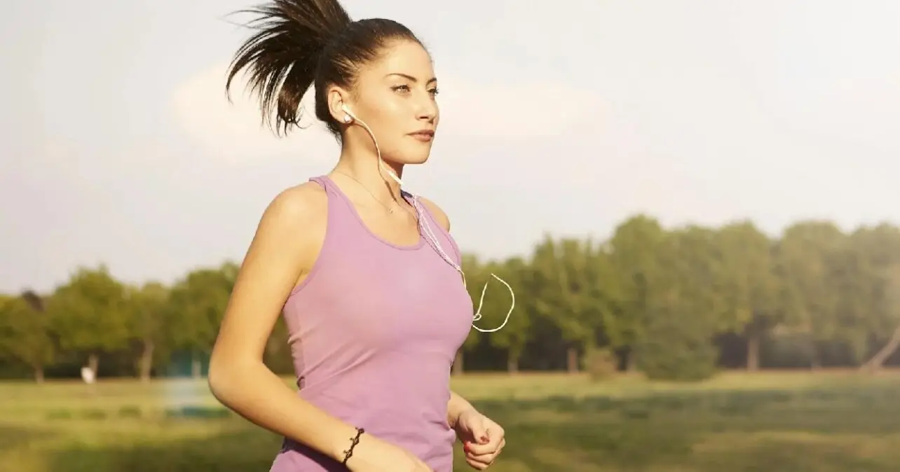 Vrouw wordt tijdens joggen door potloodventer lastiggevallen die hier direct spijt van krijgt 