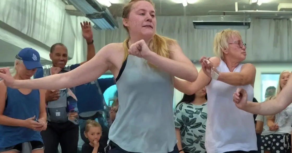 Kinderen brengen ouders eenmaal per week mee naar dansen en miljoenen genieten van hun gezamenlijke optreden